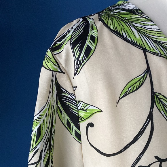 Chico’s Tan and Green Floral Printed 3/4 Blouse - Picture 9 of 9